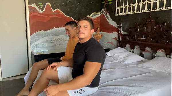 Fui a jugar videojuegos a la casa del vecino y estaba solo. Nos divertimos de otra manera.