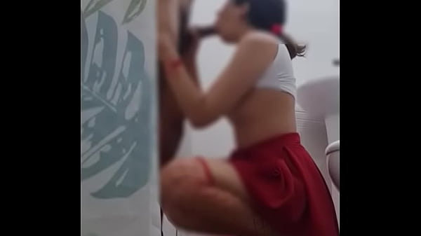 hermanastra hace entrar a su profesor a casa y follan rico