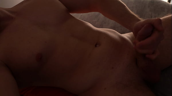 Chico caliente salpicó todo de nuevo