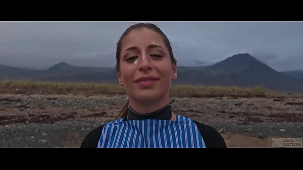 Das schöne italienische Babe Silvia Soprano dominiert am Strand in Norwegen in einem filmischen Abenteuer mit harten Ohrfeigen, Spucken und versauten Spielen