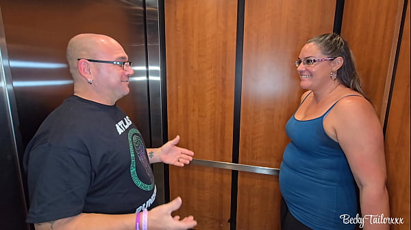 Becky Tailor se folla a su mayor fan - ¿Bajando?