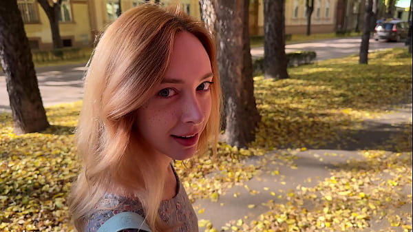 Tôi đã điều khiển đồ chơi tình dục của cô ấy trên đường phố và đụ cô ấy một cách khó khăn!