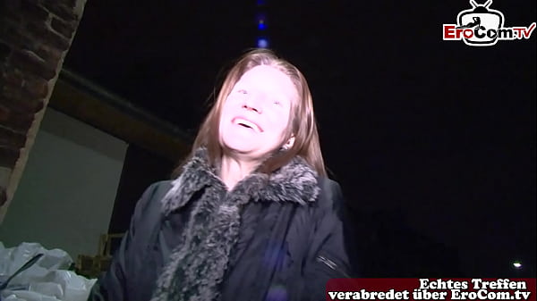 Une fille allemande normale d'à côté a parlé dans la rue pour un casting amateur