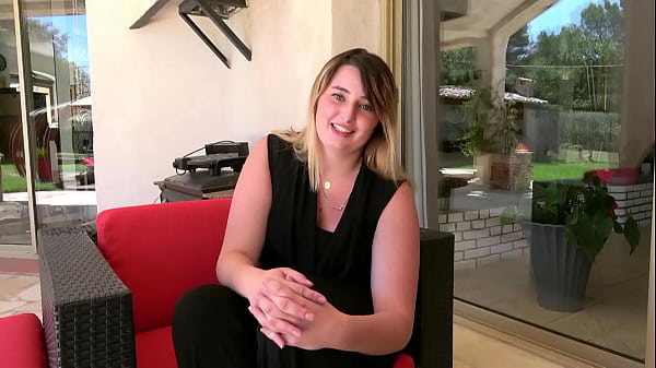 Davina et Candie's premier trio FFM, anal pour lesbiennes