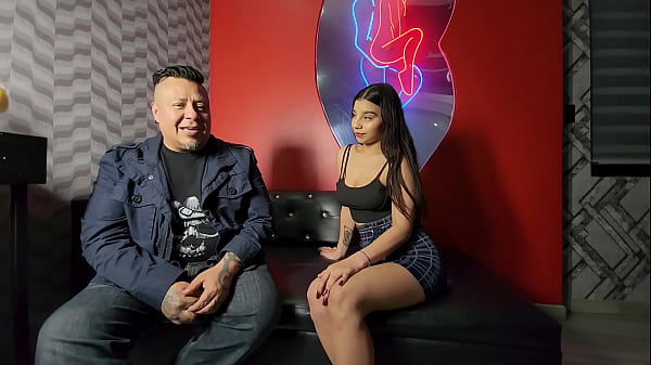 LA RAGAZZA COSTCO RITORNA, BLU