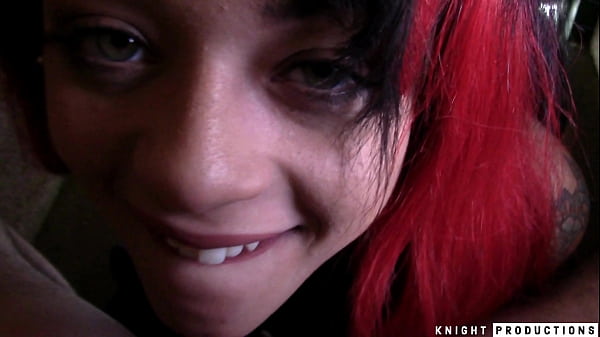 Belle ado s'amuse sexy