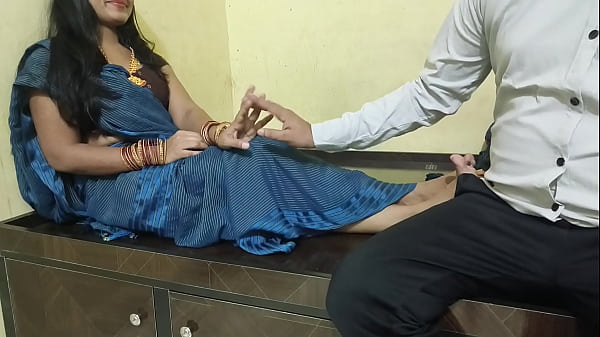 Der Schwager fickte zum ersten Mal den Arsch der Schwägerin und genoss es mit der sexy Hindi-Stimme der Schwägerin.