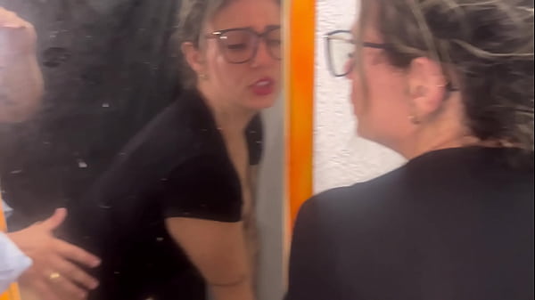 My hot wife inside the store's dressing room, crazy with lust, we couldn't stand it, we fucked right there (public sex)