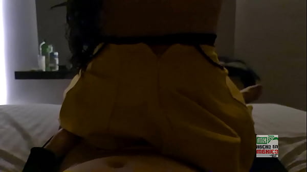 Después de chuparle la polla como nunca en su vida, darme tomas de su polla curva, humillarme y azotarme, quiero que me tomes la mano cuando me ponga a cuatro patas, como una perra en celo 2