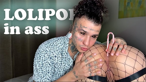 Je joue avec un bonbon dans le cul. Du cul à la bouche