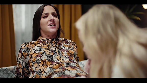 Beautiful Teen dances big_tits