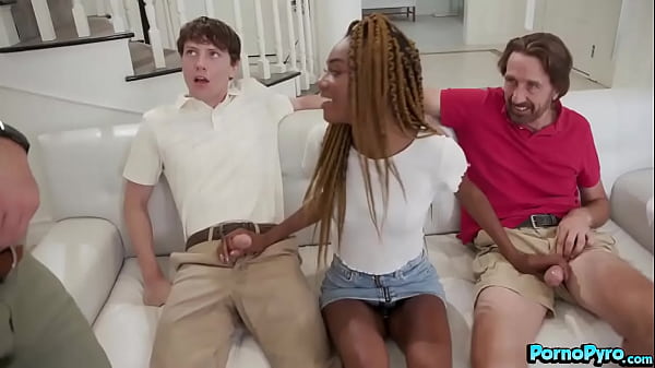 Das schwarze Babe Chanel Skye hat einen Vierer mit ihrem Verlobten