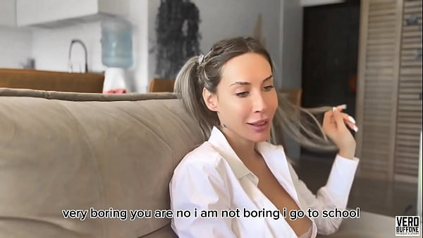 Me follo a mi hermanastro a cambio de silencio. &Eacute_l se toma su leche.