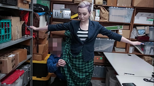 L'adolescente non vuole rischiare di avere precedenti penali - Lifterx