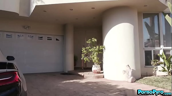 Video mit exotischen Strips für Teenager