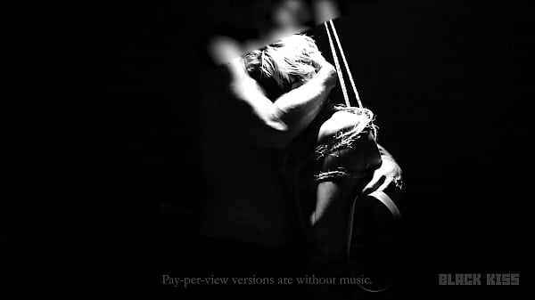 Véritable séance de domination dans une grotte