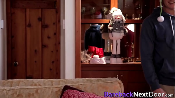 Gay deviante riempie il buco del culo di dolci prima di andare a pelo