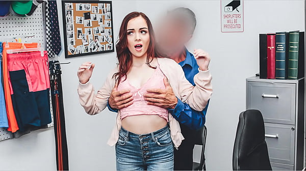 Teenager beim Fluchtversuch mit gestohlener Ware erwischt - Myshopfuck