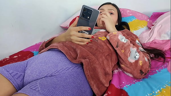 Rosibel, the stepdaughter most desired by her stepfather, takes off the condom so that it ends up inside her pussy