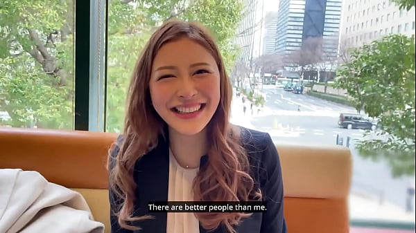 【英文配音】8头高比例完美的新晋美女上班族与部门经理调皮内奸】隔着西装都能看到黑裤袜的巨乳美腿！