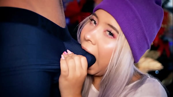 I seduce my boyfriend'_s cock over my boxer shorts