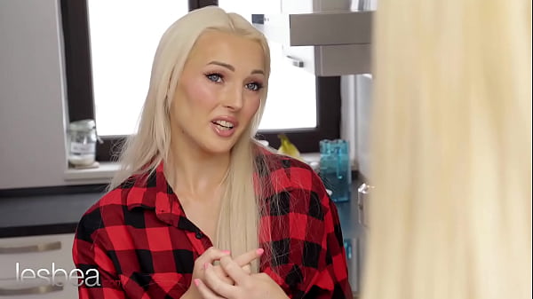 Lesbea Lovita Fate lesbischer Scherenorgasmus mit blonder belgischer Mitbewohnerin