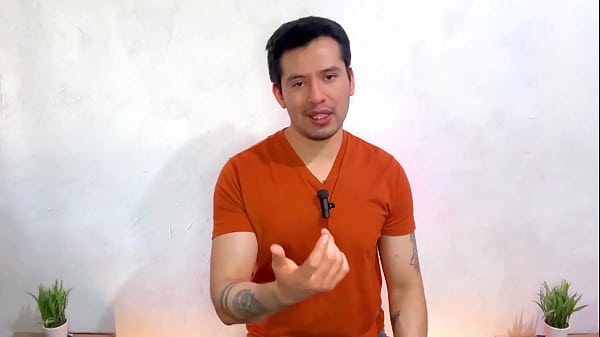 Mature boss with a 20cm height makes the muscular gardener give him oral sex while his wife is not at home! sexual story