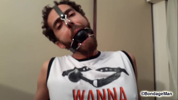 Lino legato e imbavagliato più volte per il gag test di Bdman | anteprima