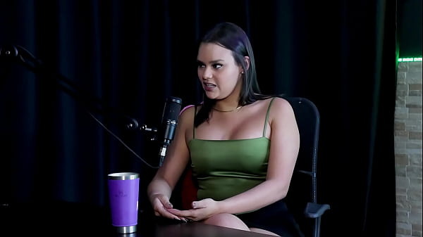 Começou como escort, seu primeiro vídeo foi com dois homens, não escondeu da família e quer fazer um gang bang - Maria Bittencourt (SHEER/RED)