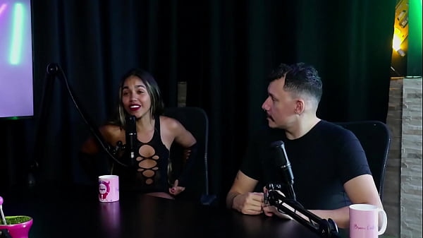 She had a bad experience at the nightclub that F&aacute_bio Porchat frequented, miss butt helped her to have more credibility and she won miss sympathy - Casal Kaliente (SHEER/RED)