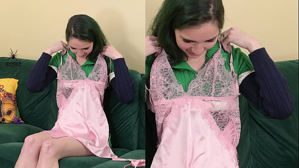 Kit Summers &quot_unboxing&quot_ gli outfit da provare e la sua prima risposta