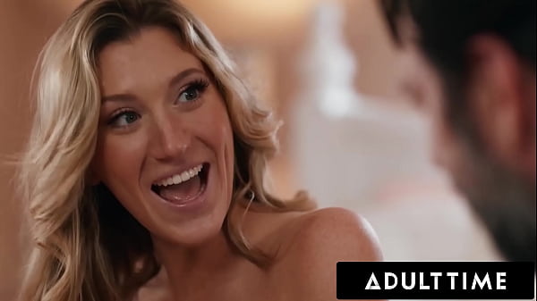 ERWACHSENENZEIT - Die verzweifelte und aufgestaute Addison bittet ihren älteren Mitbewohner Tommy, sie zum Abspritzen zu bringen!