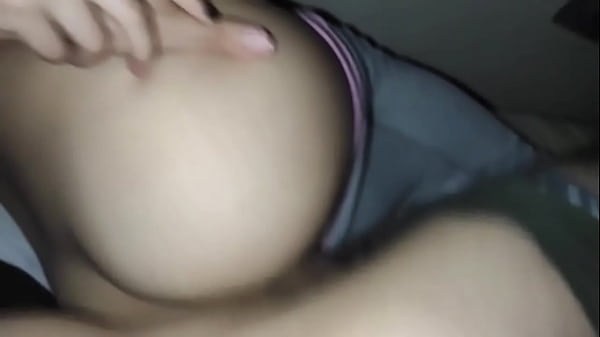 Shh, cállate. Te follaré a escondidas hermanastra linda, haré mío tu culo y me correré en tus nalgas