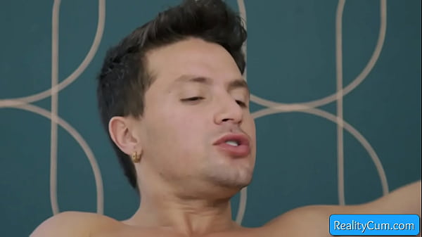 Chica latina tetona sexy chupa una polla enorme y la monta duro como una profesional - Samantha Lexi, Jay Romero