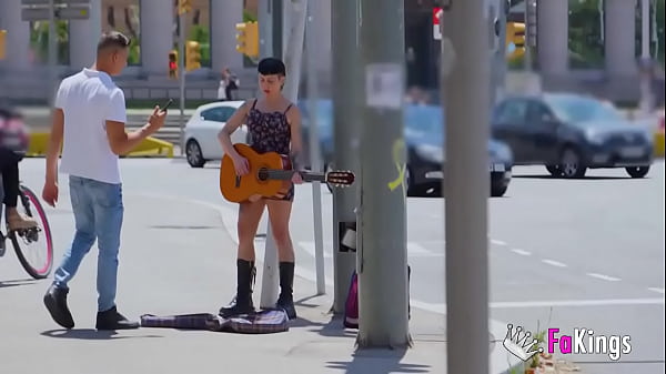 Wir nehmen einen Straßenkünstler auf und überzeugen ihn, ein PORNOSTAR zu werden!!