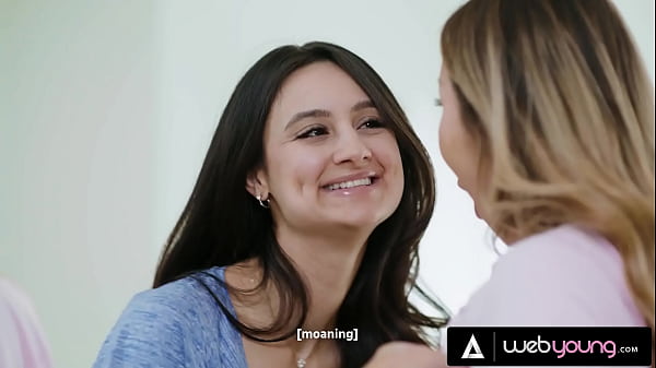 Các cô gái xinh đẹp Eliza Ibarra, Kyler Quinn, Kimmy Kimm, &amp_ Nicole Doshi Cạnh tranh bằng cách mút núm vú và làm tình vào mặt