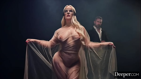 Más adentro. La diosa con curvas Vic Marie es dominada y follada duro