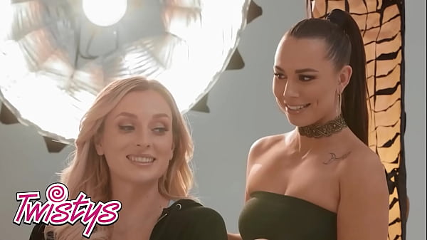 TWISTYS - Die sexy Aidra Fox kann zu dem heißen Model Charlotte Sins nicht Nein sagen und leckt am Ende ihre Muschi und ihren Arsch