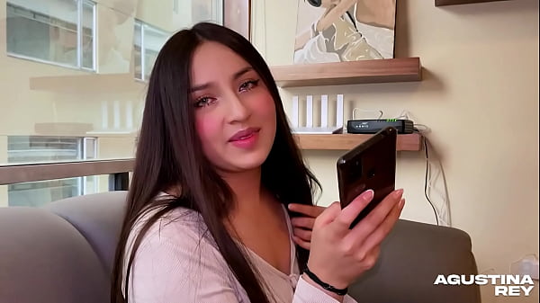 मेरी चाची, बड़ी गांड वाली सौतेली माँ, मुझे सिखाती है कि उसकी गांड में कैसे चोदना है और मैं उसके सुंदर चेहरे पर सह लेता हूँ