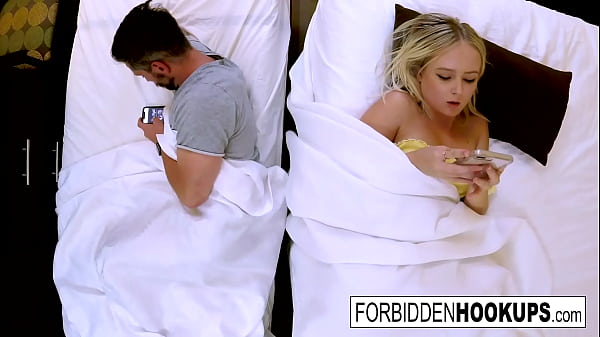 Sexy Stiefgeschwister ficken zum ersten Mal!