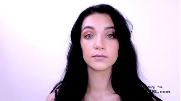 Beauty Babe usa le sue abilità per impressionare il falso agente durante un'audizione da modella