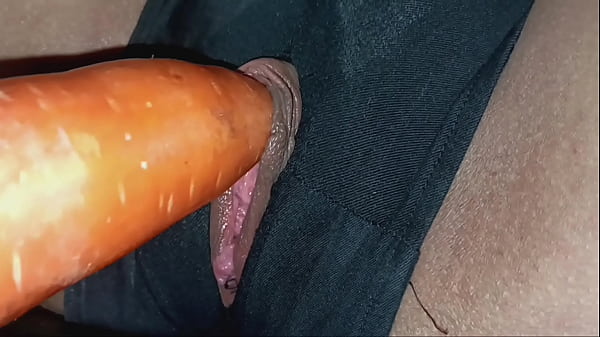 Heiße Frau steht auf extremen Sex mit den Freunden ihres Mannes. Echter Betrug