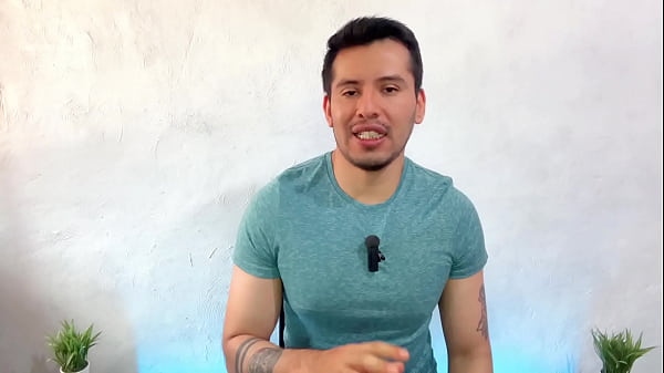 Gifted married mature trucker pre&ntilde_a the payroll employee at work!! She makes him her lover. sexual story