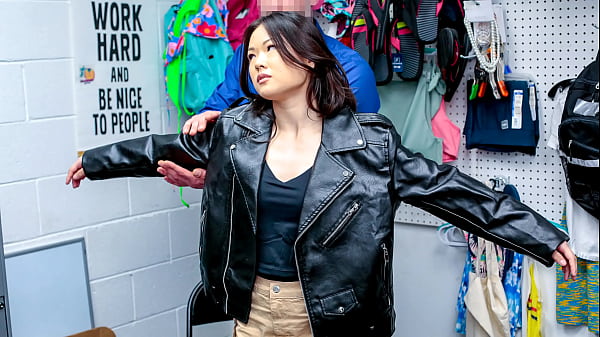 Was ist unter der Jacke? fragte der Wachmann! - Ladendiebsex