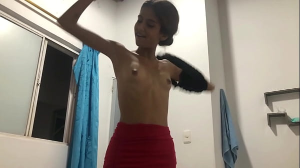 Guarda il video hot di una teenager dal culo grosso