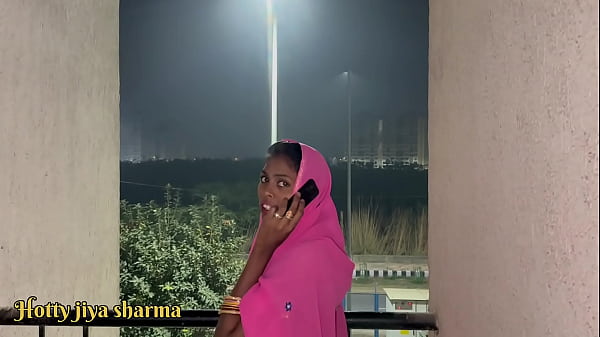 Cuando el padrastro dejó a su madrastra, su hijastro se folló a su madrastra. Gran culo y coño en karwa chauth.