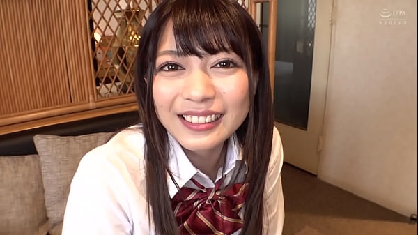 Gonzo - A beautiful high school girl who is not satisfied with her boyfriend's cock has cheating sex. I get excited about her sensitive and small breasts. She shows off her violent cowgirl posture to the camera and her violent piston is erotic.