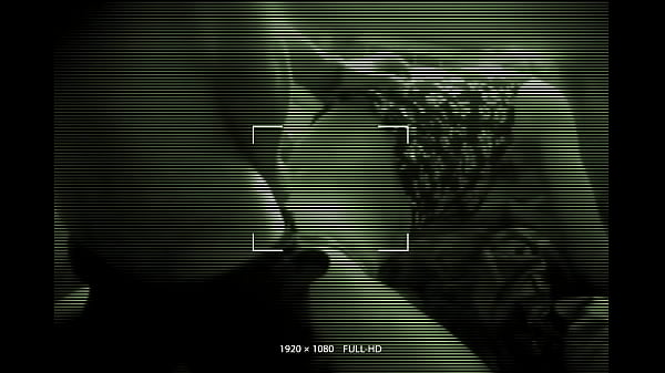 Ragazza teenager sexy si spoglia da adolescente