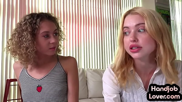 Piccola adolescente impara a parlare sporco in POV HJ dalla sua migliore amica in una cosa a tre