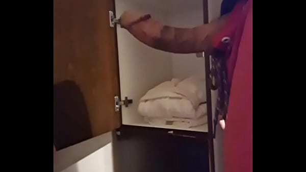 Me met&iacute_ a un spa para tener la experiencia completa y me termino follando a la otra clienta en el vestidor, seguro las masajistas escucharon estaban afuerita